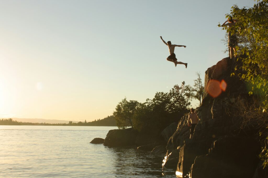 看護師としての働きかたには様々な形があり、それに飛び込んでいこうとするイメージ